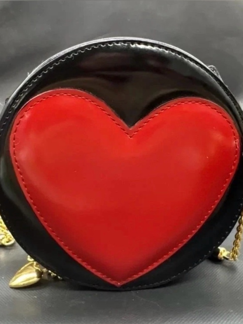 VINTAGE MOSCHINO REDWALL BLACK LEATHER RED HEART ROUND BAG GOLD CHAIN